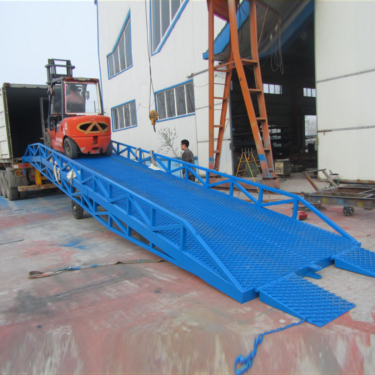 移動(dòng)式登車(chē)橋.jpg