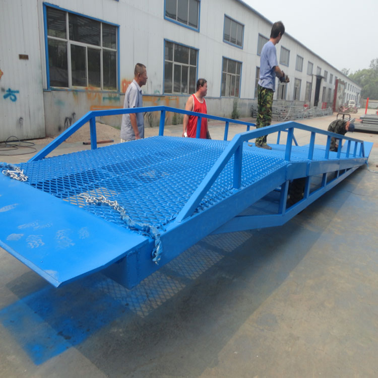 移動(dòng)式登車(chē)橋.jpg
